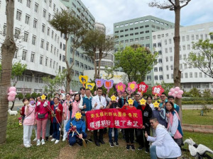 衛生福利部桃園療養院辦理「櫻櫻期盼，種下希望」種植櫻花樹活動。