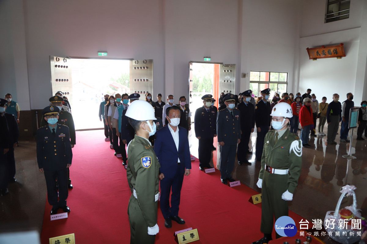 嘉義縣今天在鹿草鄉軍人忠靈祠隆重舉行112年國軍陣、公亡官兵春祭國殤祭典／嘉義縣府提供