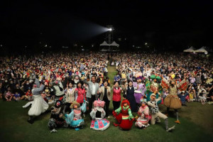 紙風車劇團北港運動公園開演，張麗善與大小朋友同樂/雲林縣府提供