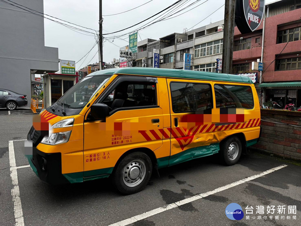 通緝犯見警心虛開車逃逸，撞上橋墩狼狽落網。