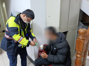 男子深夜不適遇藥局打烊，警所自備「感冒藥」救急。