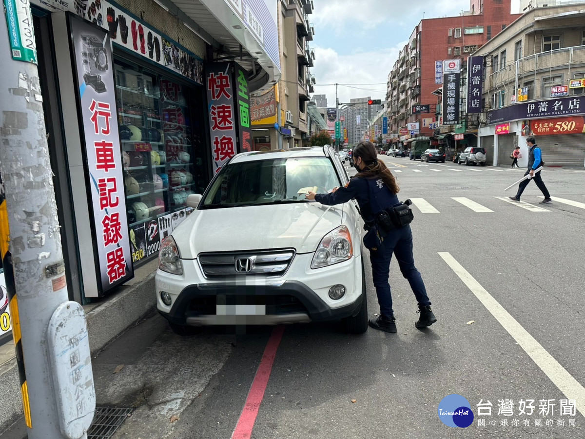 桃警針對交通民怨「道路障礙」大執法。<br />
<br />
