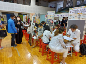 ▲高市勞工局舉辦創薪起飛魅力高雄現場徵才活動吸引許多民眾前往應徵。（圖／記者 許高祥 翻攝）