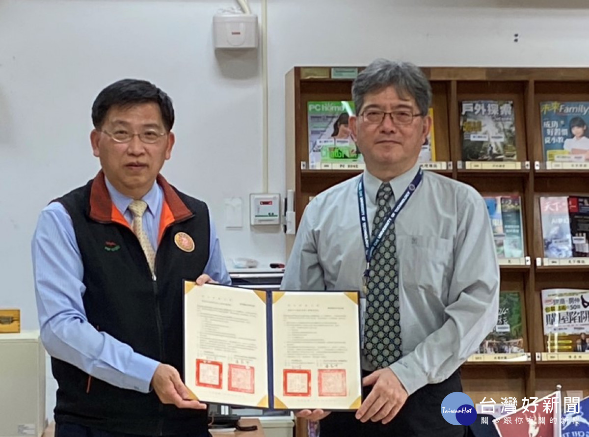 由明志科大副校長馬成珉與瑞芳高工校長潘泰伸分別代表雙方簽署合作備忘錄。