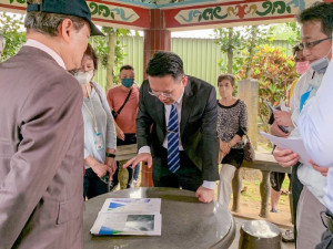 蘇副市長、相關局處代表、「祭祀公業法人桃園縣李金興公」主任管理人李訓塗及家族成員代表進行討論。