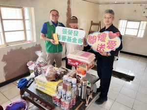 北港警分局主動通報張榮發基金會，將漏水屋頂修繕換新，讓王翁歡喜入厝／警方提供