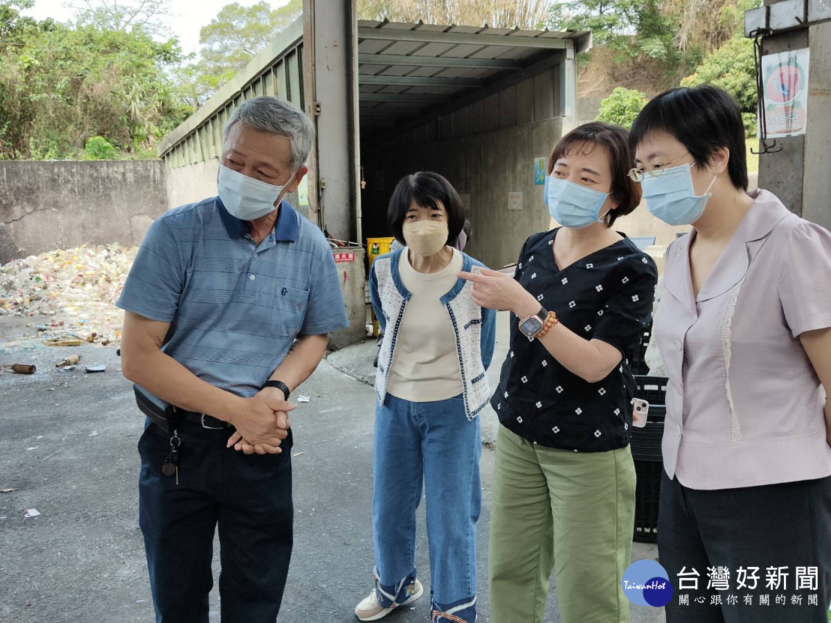 蔡麗宜檢察官與張曉雯檢察長前往社會勞動機構實地督核，查訪社會勞動人勞務執行現況。／嘉義地檢署提供