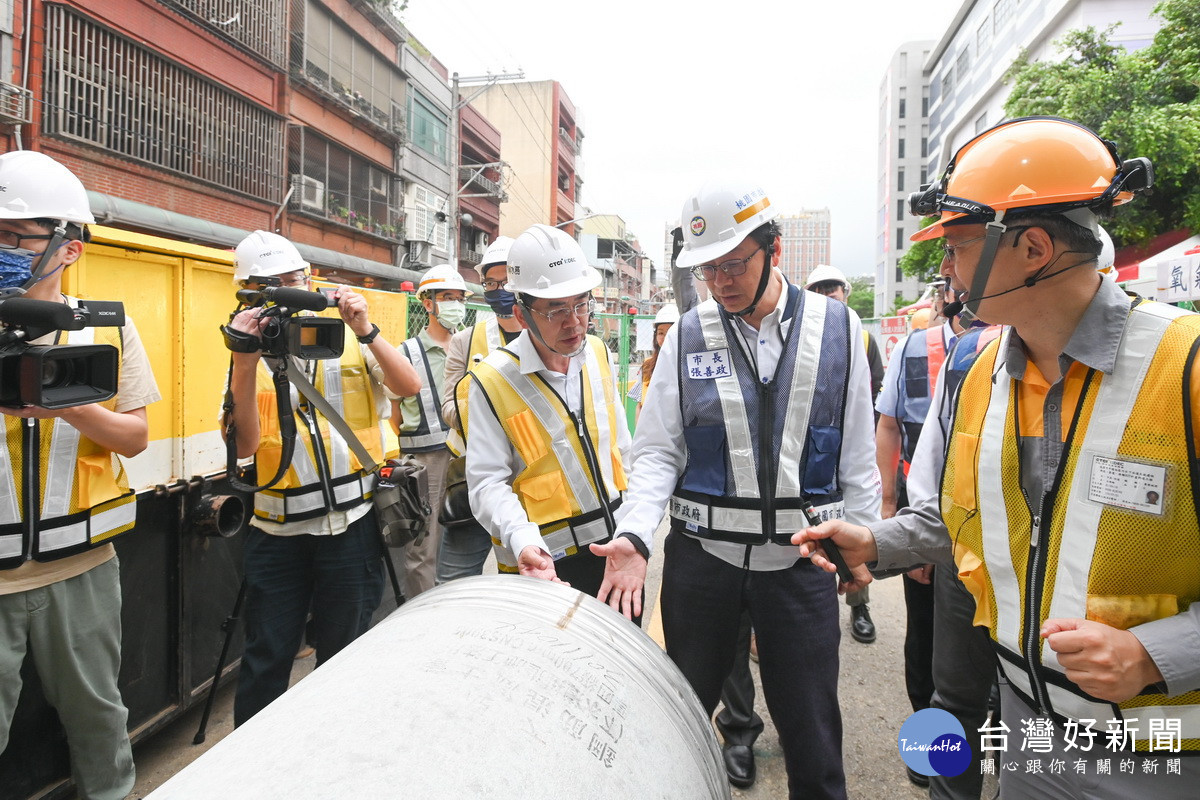 桃園市長張善政視察「中壢區污水下水道BOT系統三光路及青松街污水管線工程」。