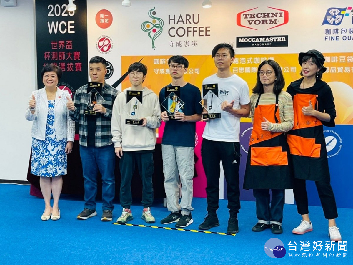 崑山科大賴力弘(中)奪台灣選拔賽冠軍。