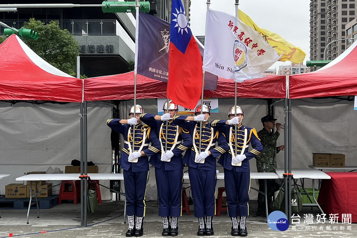 國防部北區高中儀隊競賽，傳統強隊新興高中氣勢十足。