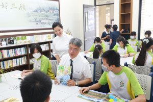 田中高中「靜思閱讀書軒」啟用，校園中書香人文伴隨。圖／慈濟基金會提供