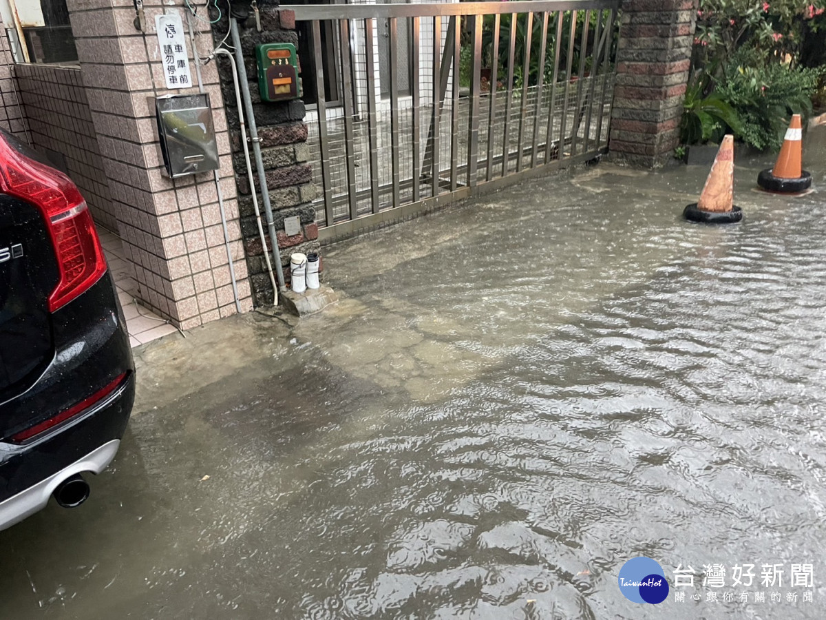 瞬間暴雨造成中山北路周邊社區多次淹水