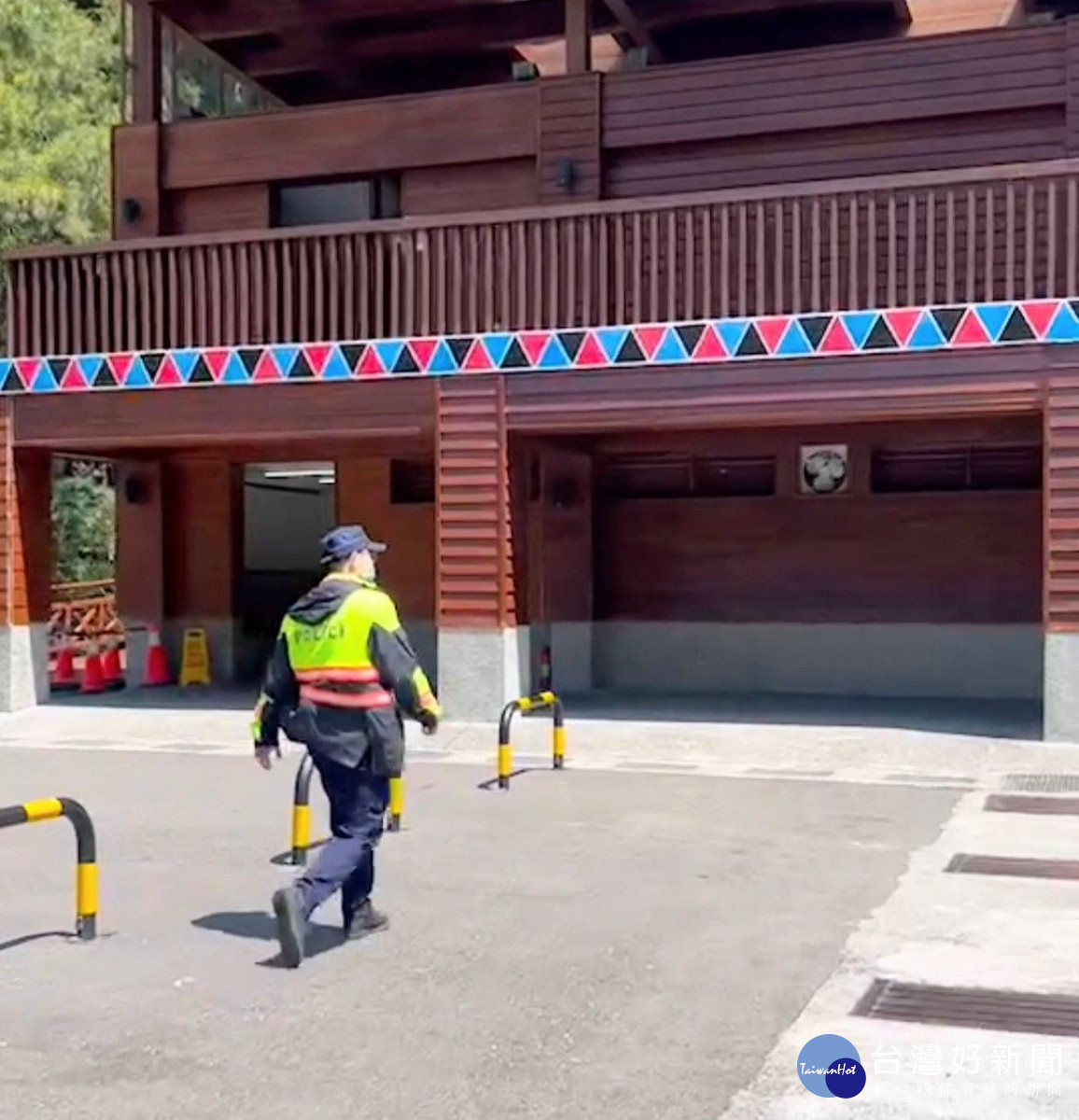 竹崎警分局加派制服、便服警力，針對阿里山遊樂區相關景點進行場地勘查、安全維護／警方提供