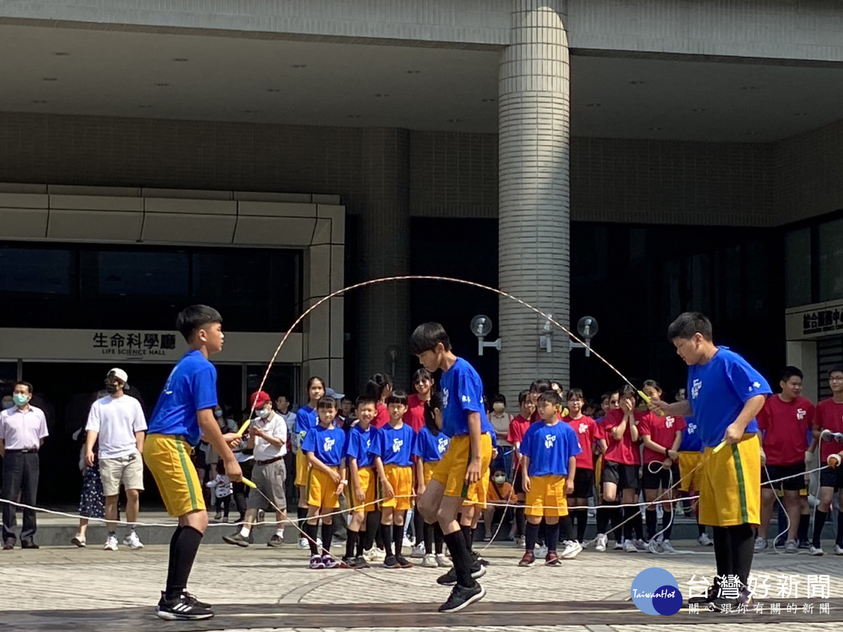 111學年度科遊開場表演-東勢區中山國小跳繩。