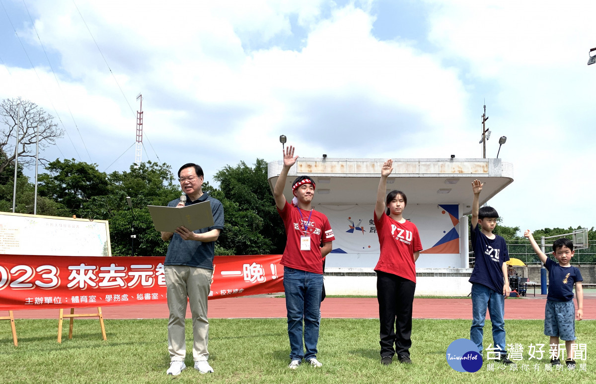 廖慶榮校長帶領宣誓代表-幼兒園、國中小、高中、大學共同宣誓 (1)