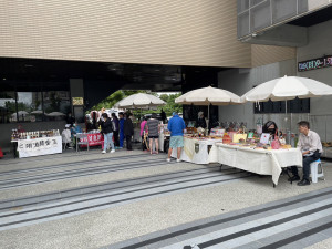 母親節前夕愛心團體聯手，舉辦「幸福相伴 母親節創意市集」活動。