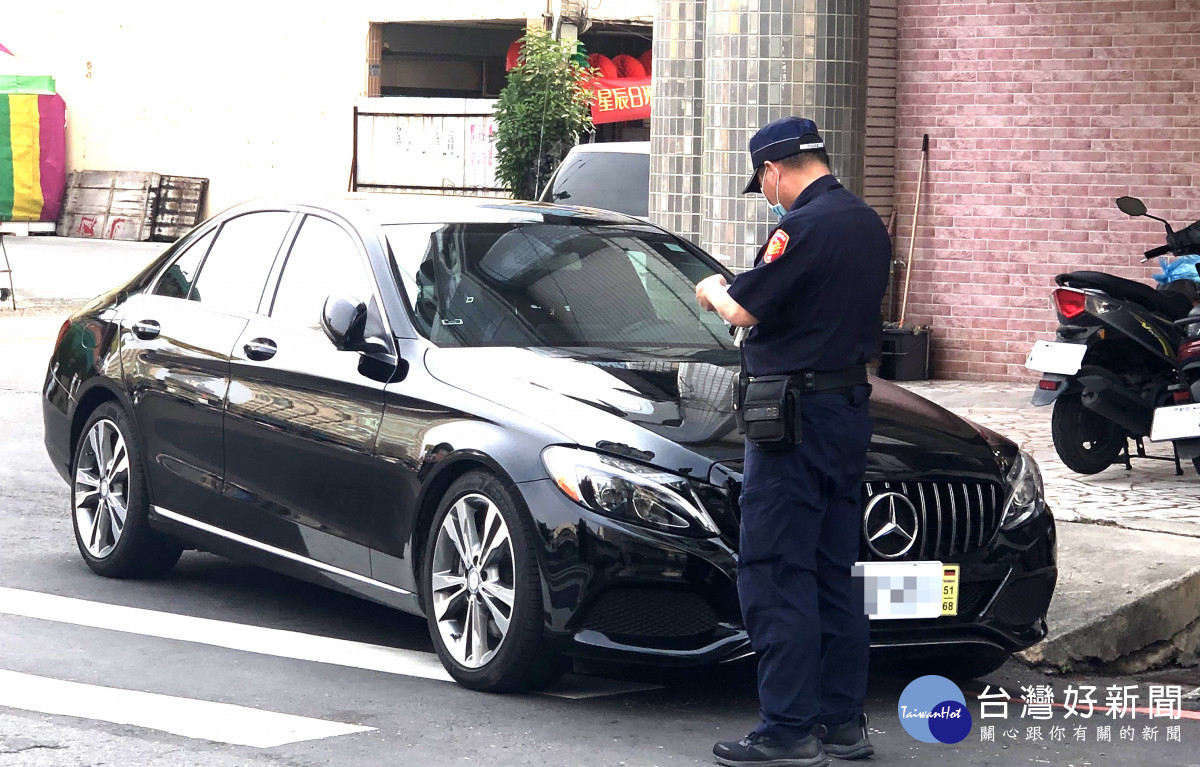 嘉義市警局啟動交通大執法，針對「路口不停讓行人」違規加強取締／陳致愷翻攝