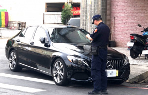 嘉義市警局啟動交通大執法，針對「路口不停讓行人」違規加強取締／陳致愷翻攝