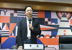 張市長表示，桃園市自今（112）年1月起加強「路口不停讓行人」執法，取締件數逾去年總件數 。