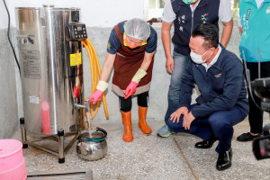 嘉義縣府推動「安心大豆食材進校園計畫」，全縣12校每周供應一次鮮豆漿／嘉義縣府提供