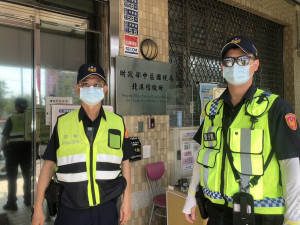 111年度個人綜所稅自5月1日起開始申報，北港警分局派員在北港稽徵所周邊定點巡邏，並加強宣導民眾如何識詐／警方提供