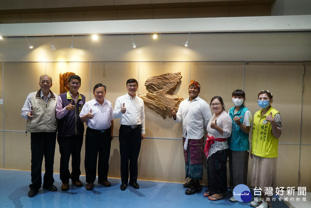 「雕刻刀下的峇里島」 馬爹木雕展現世界的動人精彩。圖／鹿港鎮公所提供