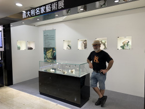 豐原太平洋百貨展出義大利當代最著名的鑄鐵藝術家羅伯特‧喬丹尼作品。