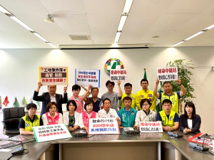 台中市議會民進黨團今天召開記者會，要求市府全面檢討中捷安全監測系統，並對中捷重大傷亡意外負全責給傷亡者交代！曾雪蒨攝