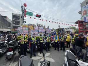 中壢警分局加強交通宣導，並於1至7日大執法開出1261張罰單。