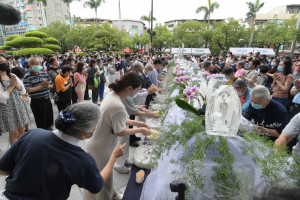 五月溫馨第二個星期日是國定佛誕日，也是母親節，同時也是慈濟57遂生日。圖／彰化縣政府提供