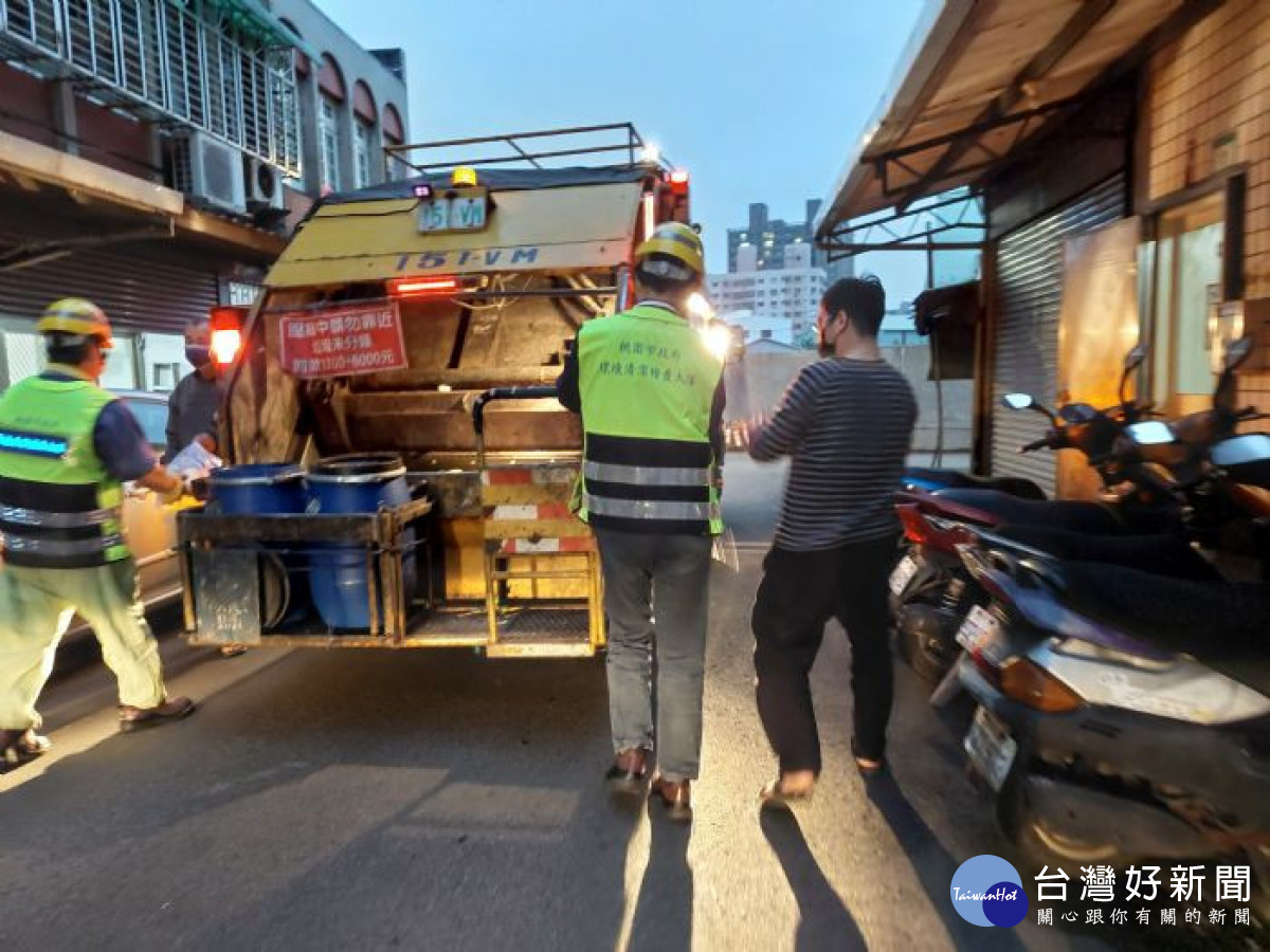 桃園市環保局辦理112年清潔隊員對外招考，，總共吸引4,145名考生報名。<br />
