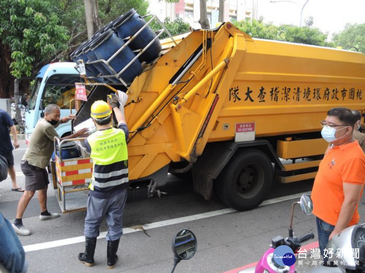 桃園市環保局辦理112年清潔隊員對外招考，，總共吸引4,145名考生報名。<br />
