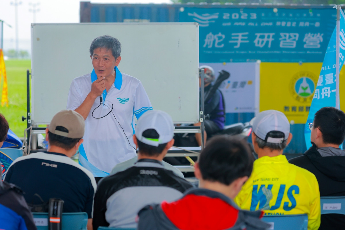 臺北市政府體育局蔡培林副局長於舵手研習營開訓勉勵選手。