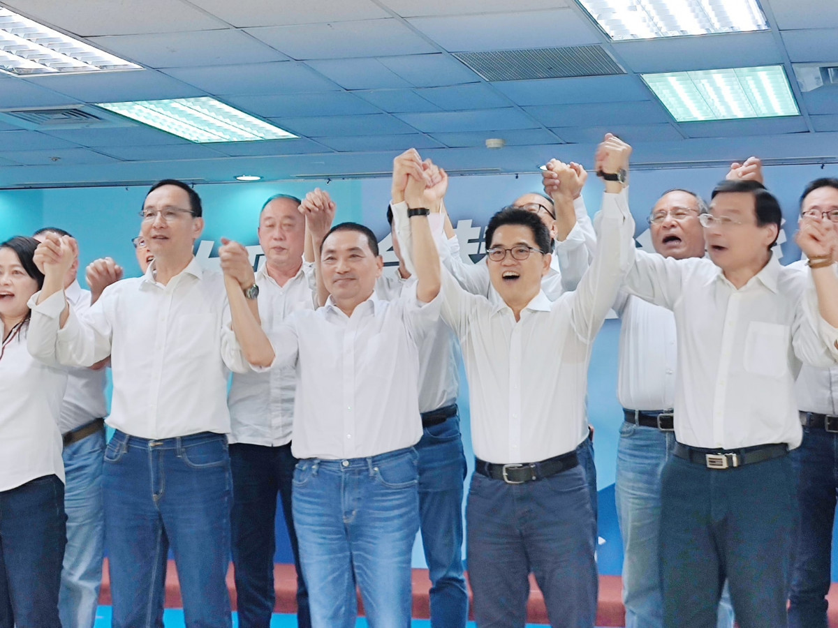 中國國民黨黨主席朱立倫（左）、新北市長侯友宜（中左）、國民黨祕書長黃健庭（中右）。（圖／資料照片，圖源：翻攝自黃健庭Facebook）