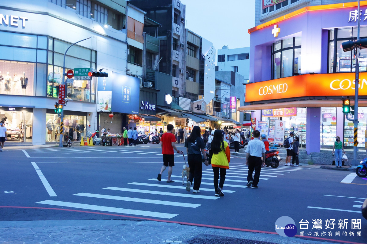 嘉義市民族路與文化路實施「行人專用時相」／嘉義市政府提供