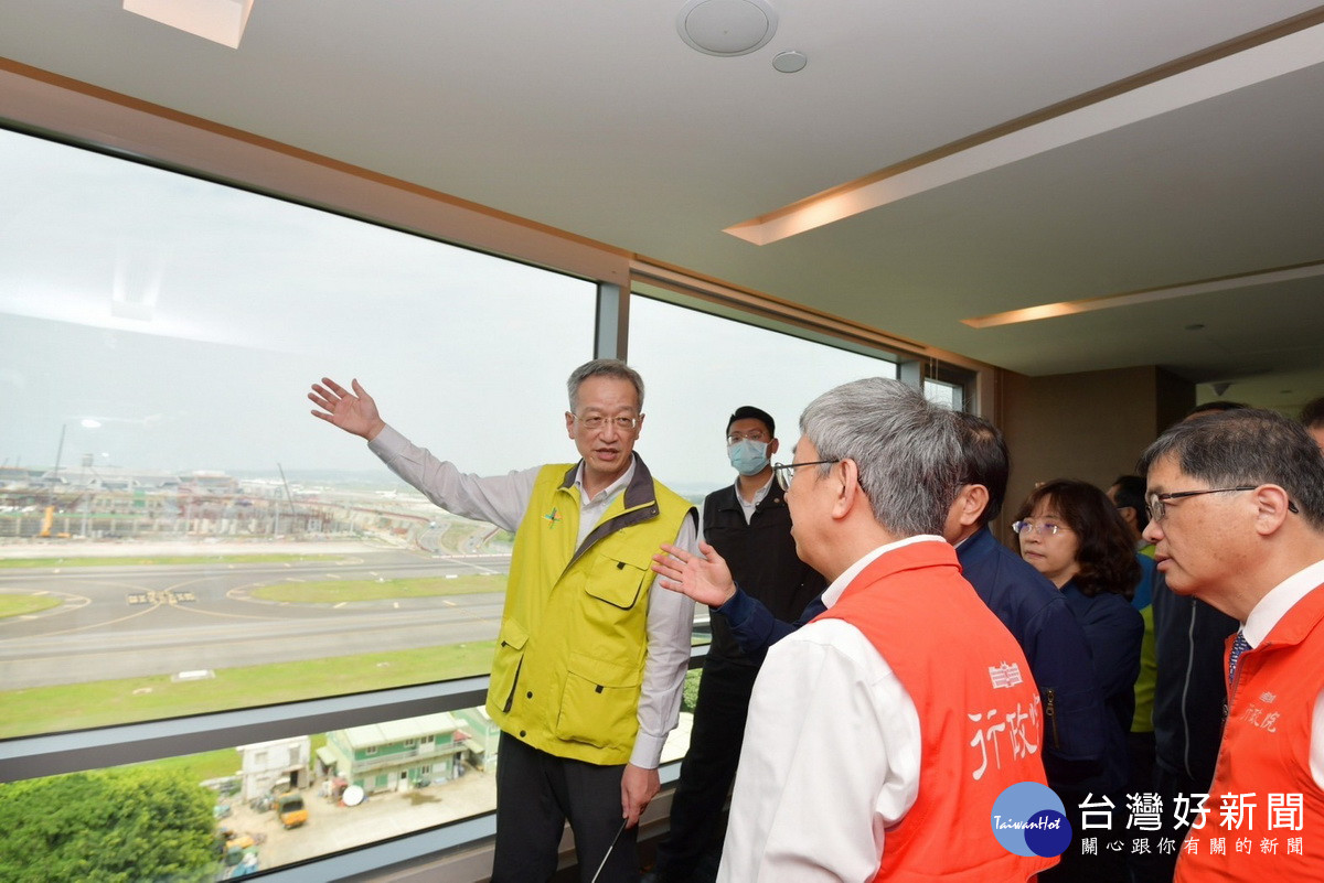 行政院長陳建仁視察「桃園機場國際旅客來臺措施及第三航廈重要進展」。