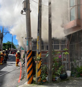 桃園三元街住宅發生火警 19人平安疏散