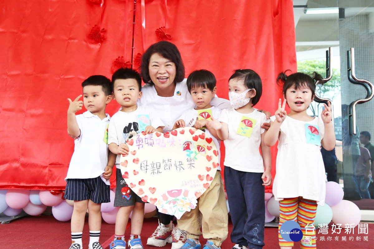 黃敏惠再度蟬聯五星市長殊榮，感恩每一位市民與市府團隊並肩「共同寫歷史、作伙拼未來」／嘉義市政府提供