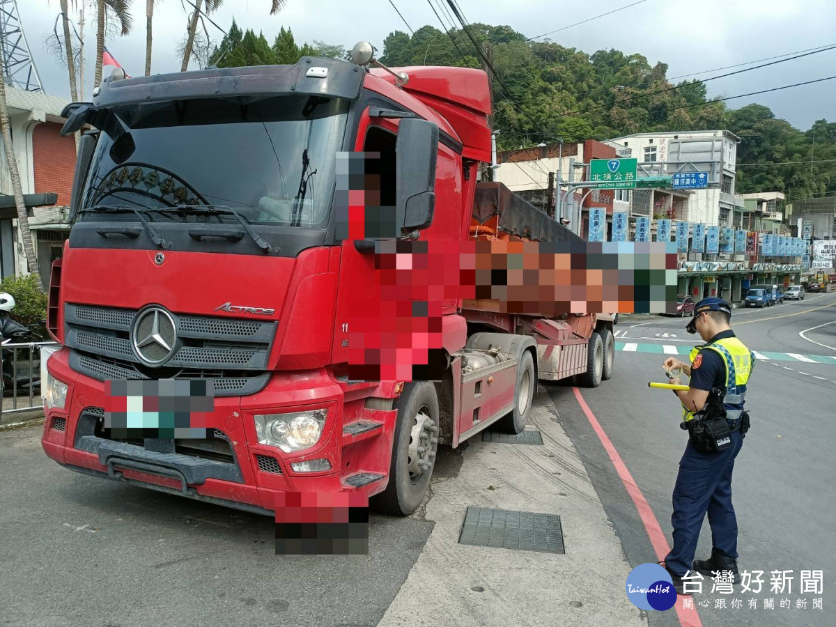 守護民眾行車安全　大溪警強力取締砂石車等違規 台灣好新聞 第2張