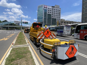 國內環保機關首例！ 中市添購緩撞工程車護清潔隊員