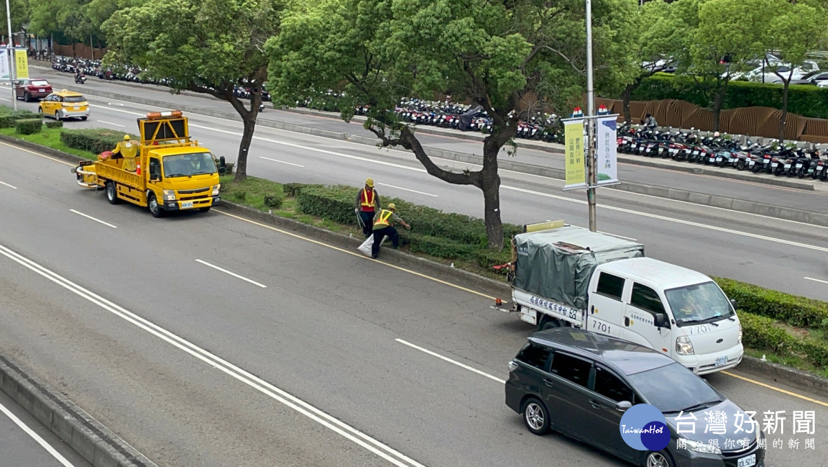 中市添購緩撞工程車護清潔隊員