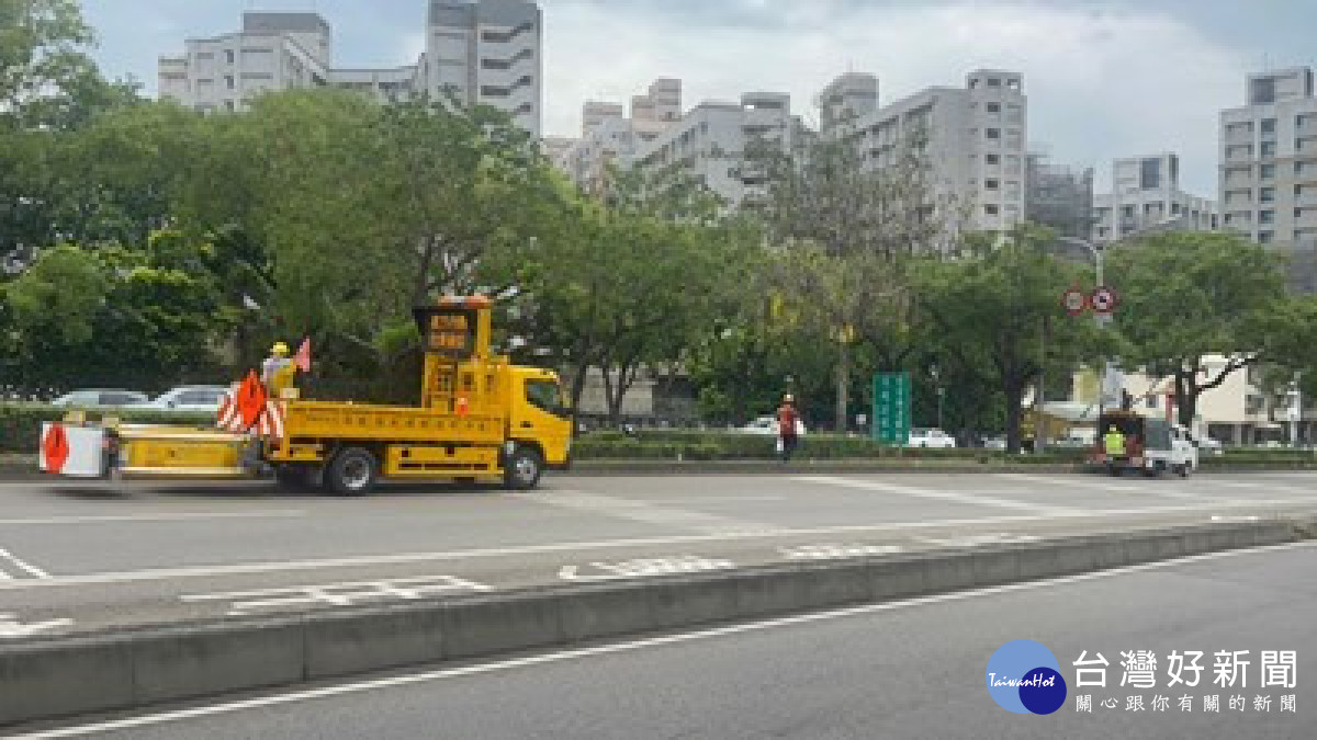 全台環保機關首例！　中市添購緩撞工程車護清潔隊員 台灣好新聞 第2張