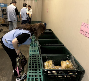 台中市家長會長協會訪視烏日大型營養午餐廠商，實地了解學校午餐製作及供餐流程。