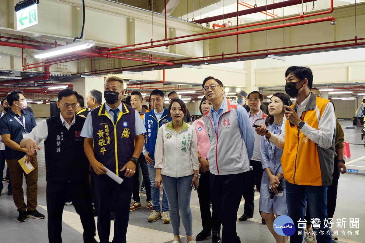 桃園市長張善政視察「平鎮文化公園地下停車場」峻工情形。<br />
