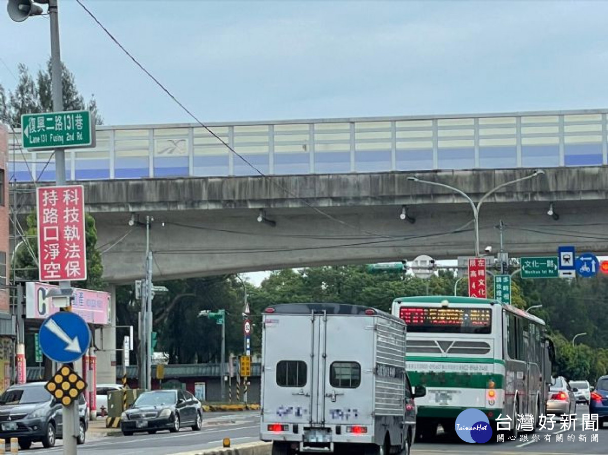 桃園路口未淨空科技執法再添1處，改善交通壅塞問題。