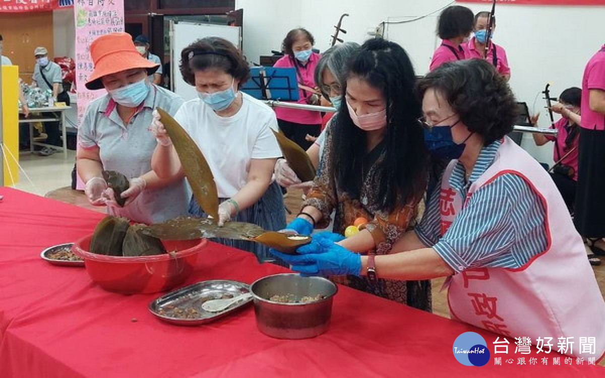 ▲楠梓戶政攜手NGO團體高雄市生命樹國際關懷協會與惠楠里辦公處合作辦理「多元粽香慶端午」活動。（圖／記者 許高祥 翻攝）