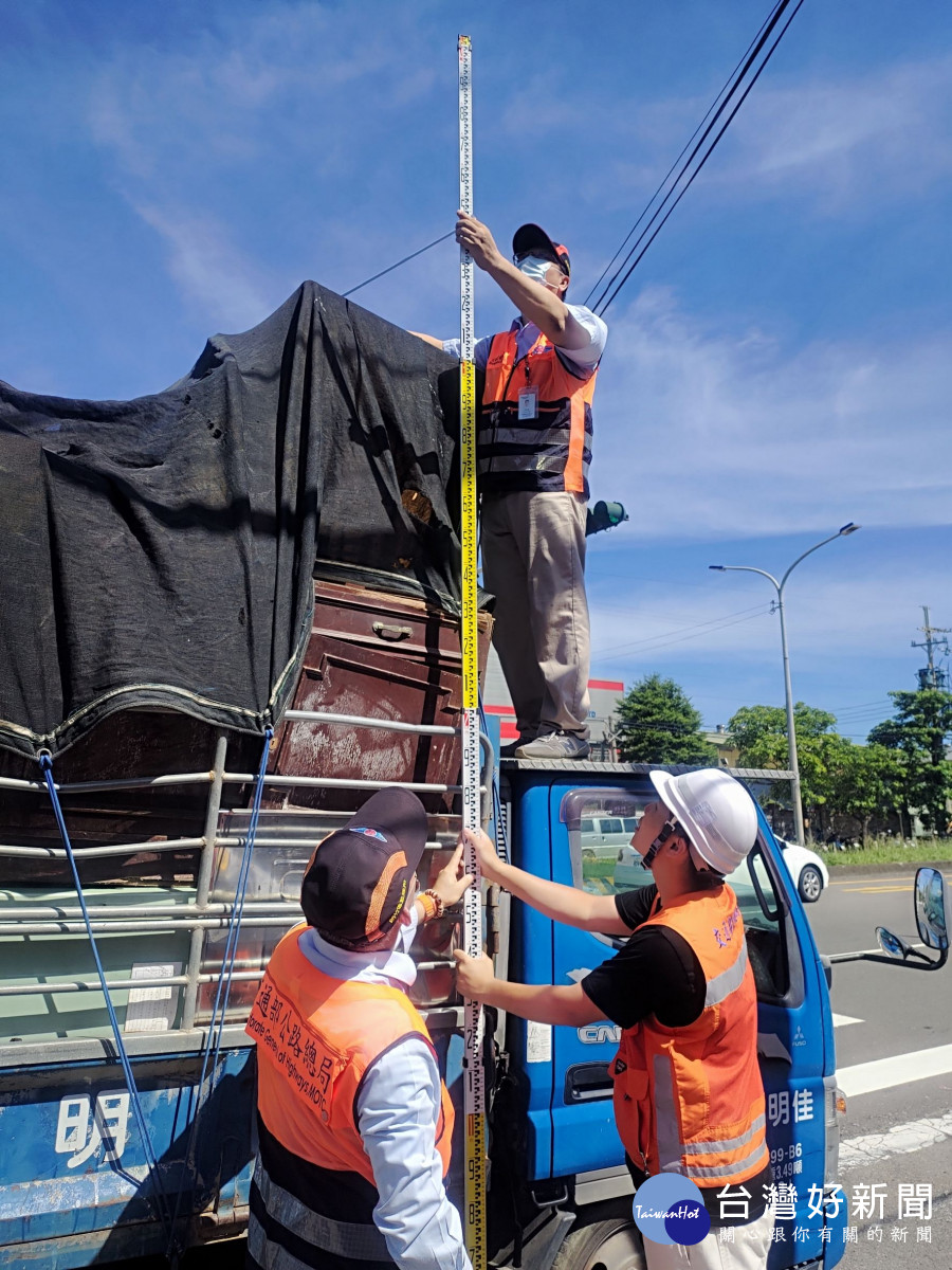 竹市監警工環聯合稽查　維護西濱道路行車安全 台灣好新聞 第2張