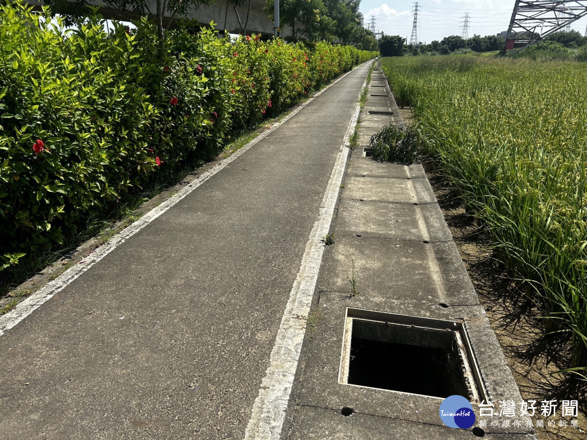 竊取自行車道旁水溝蓋，警循線查獲竊嫌。