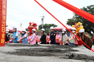 彰化縣埔鹽鄉綜合行政大樓新建辦公廳舍今日舉行動土典禮，預計明年12月竣工服務鄉親。圖／記者鄧富珍翻攝