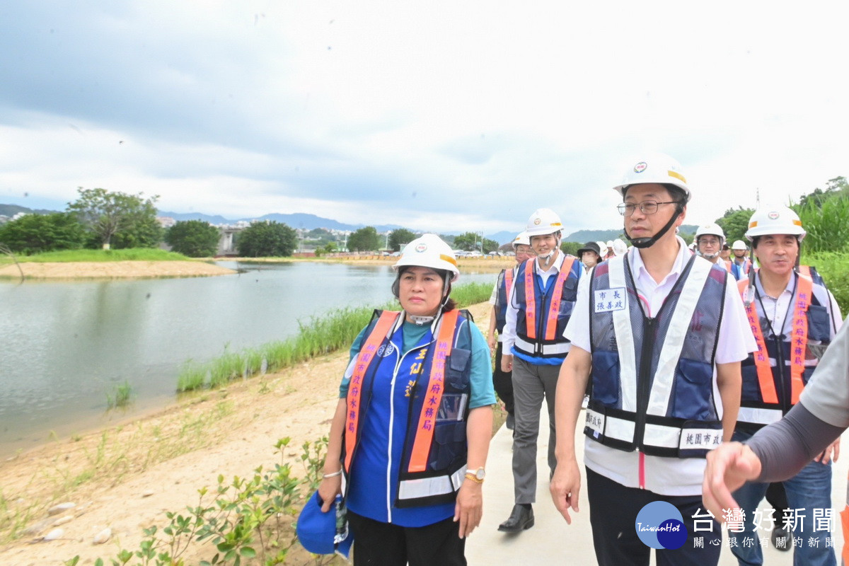 桃園市長張善政視察「桃園市大漢溪上游埔頂排水水環境改善計畫工程」。